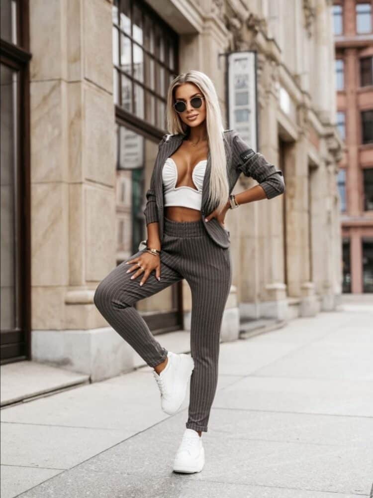 Elegantly sporty striped suit