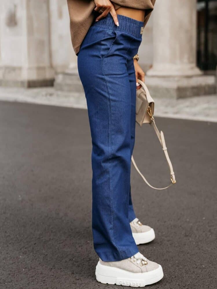 Wide-legged trousers like jeans on elastic