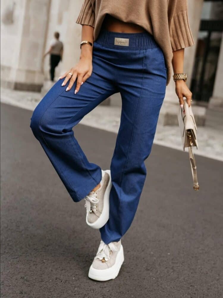 Wide-legged trousers like jeans on elastic