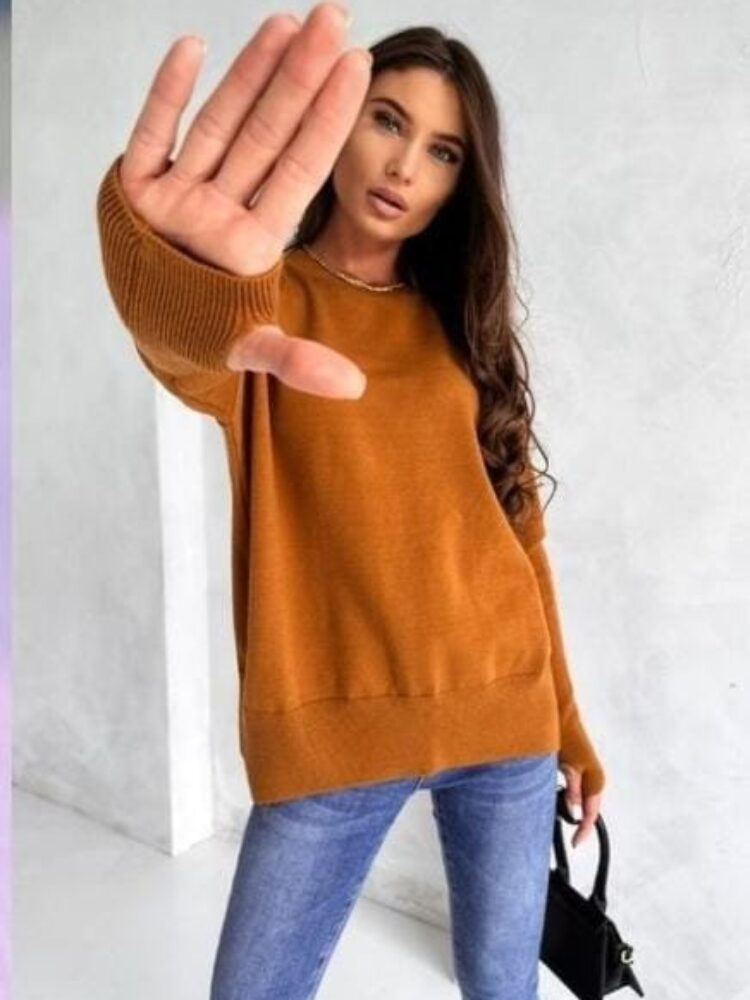 Warm jumper with thumbhole