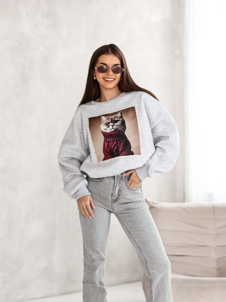 Insulated sweatshirt with kitten