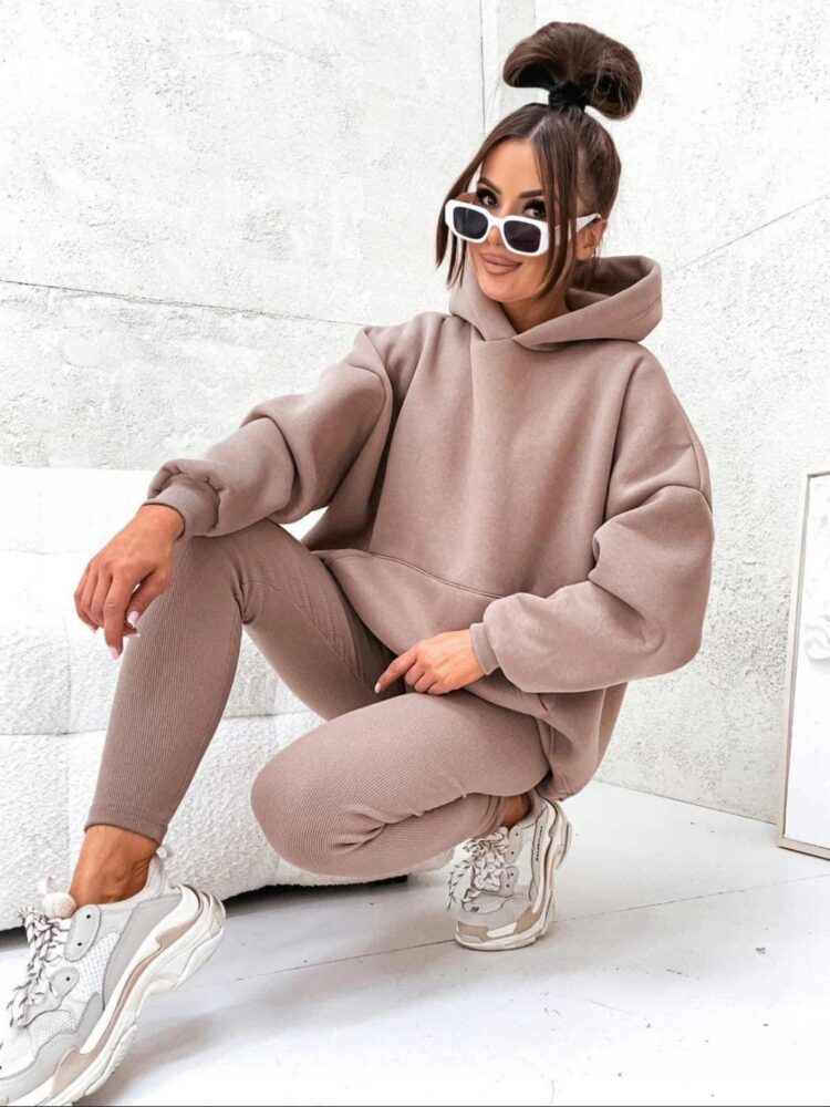 Set of insulated sweatshirt and leggings