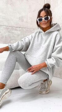 Set of insulated sweatshirt and leggings