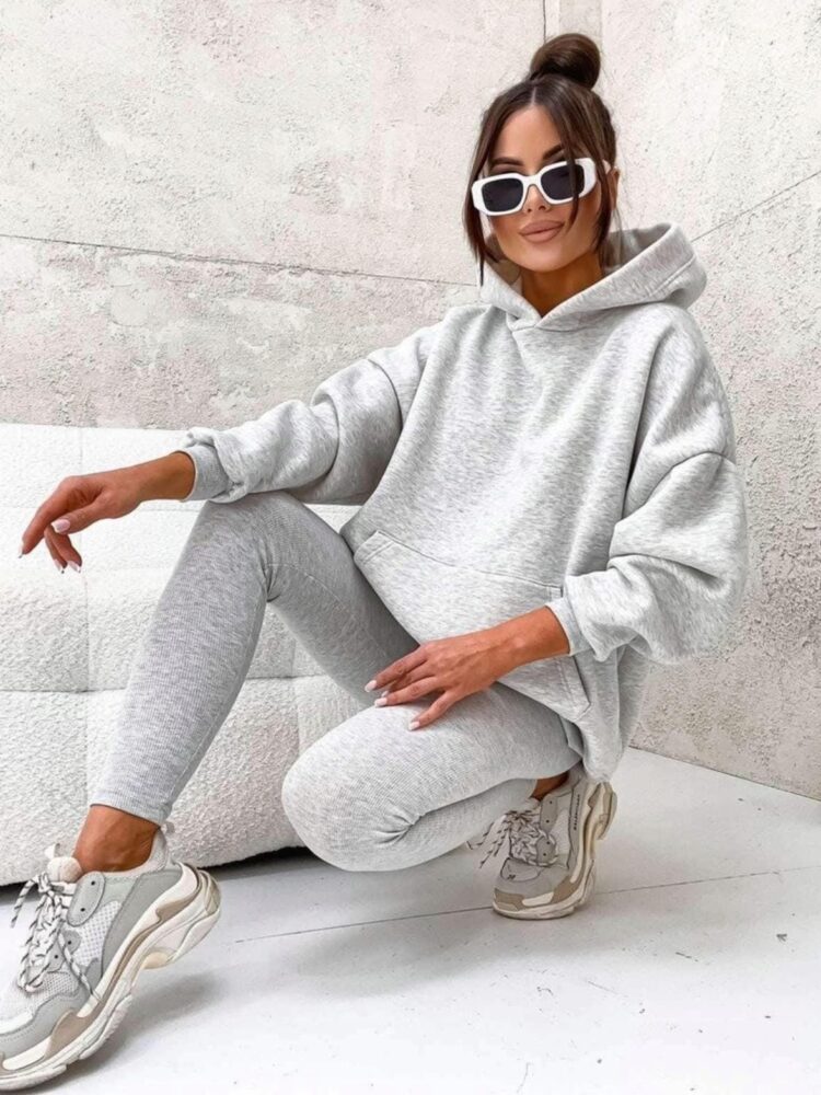 Set of insulated sweatshirt and leggings