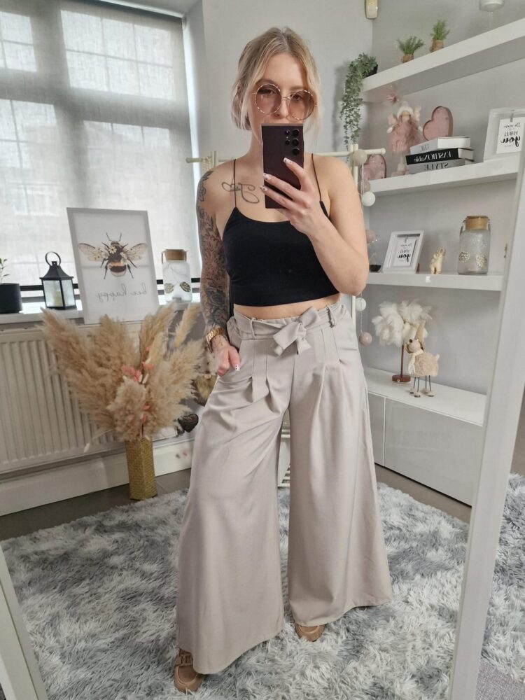 Wide trousers like a skirt