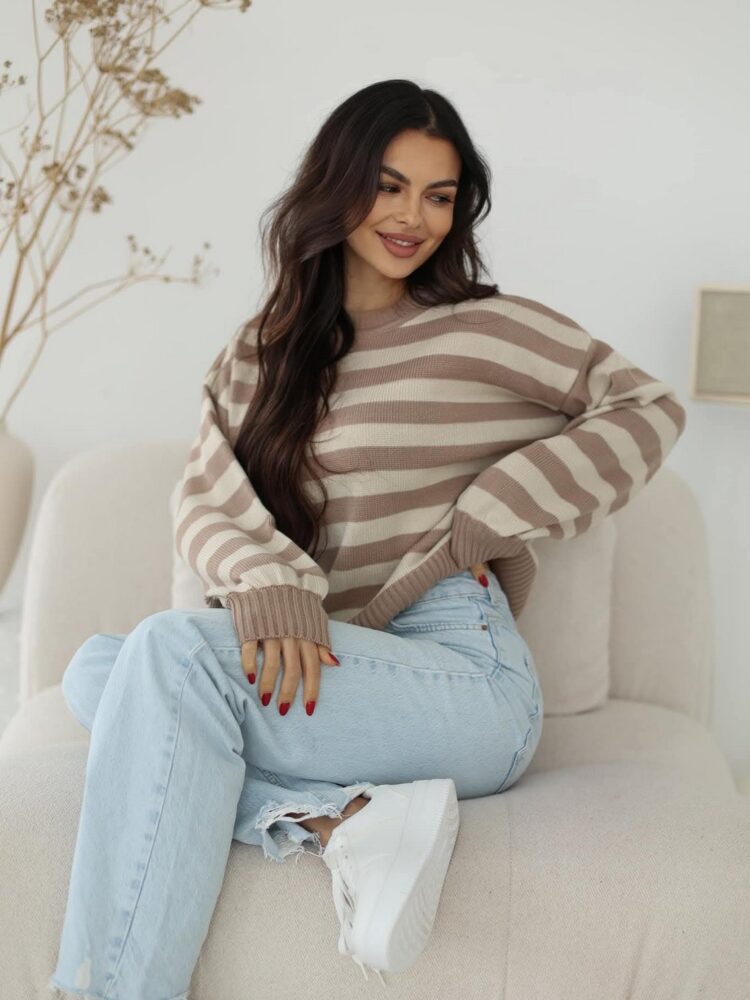 Wiosenny sweter w pasy