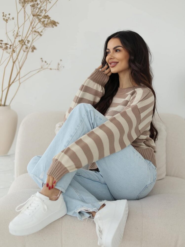 Wiosenny sweter w pasy