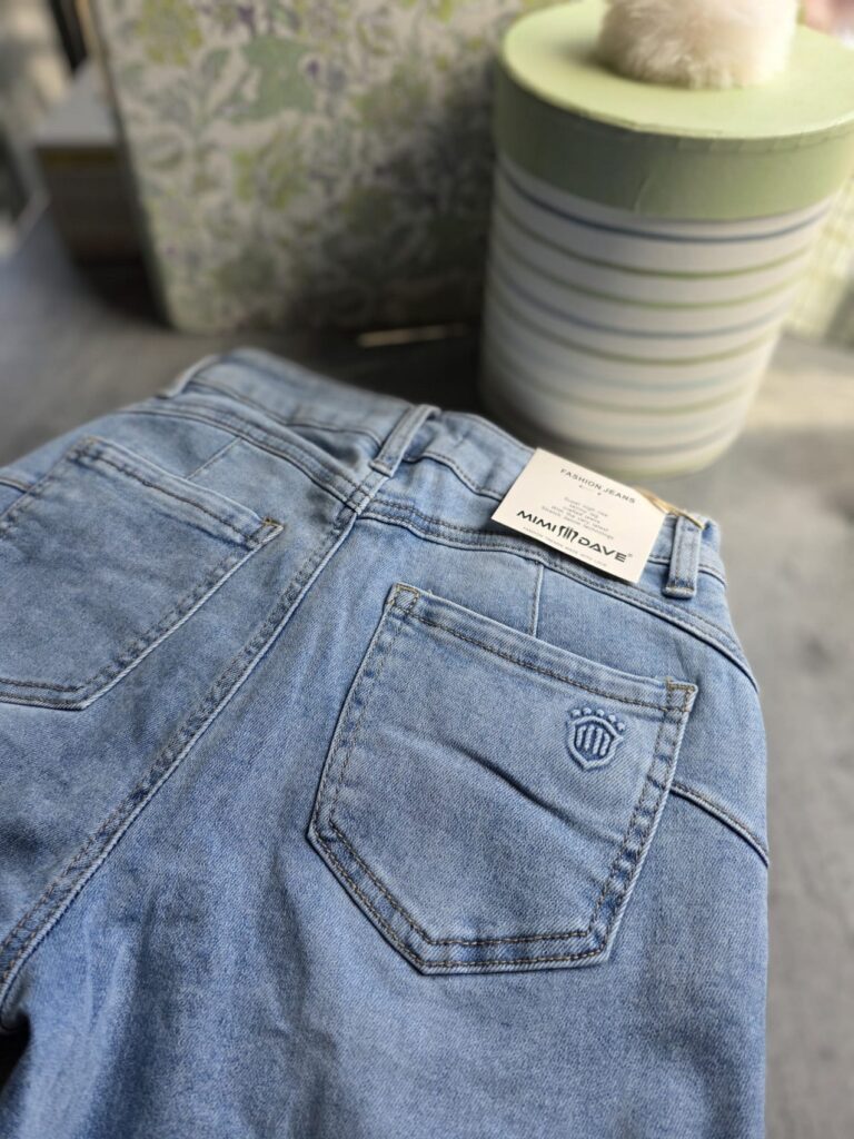 Super miękkie Mom Fit jeans z paskiem - Image 3